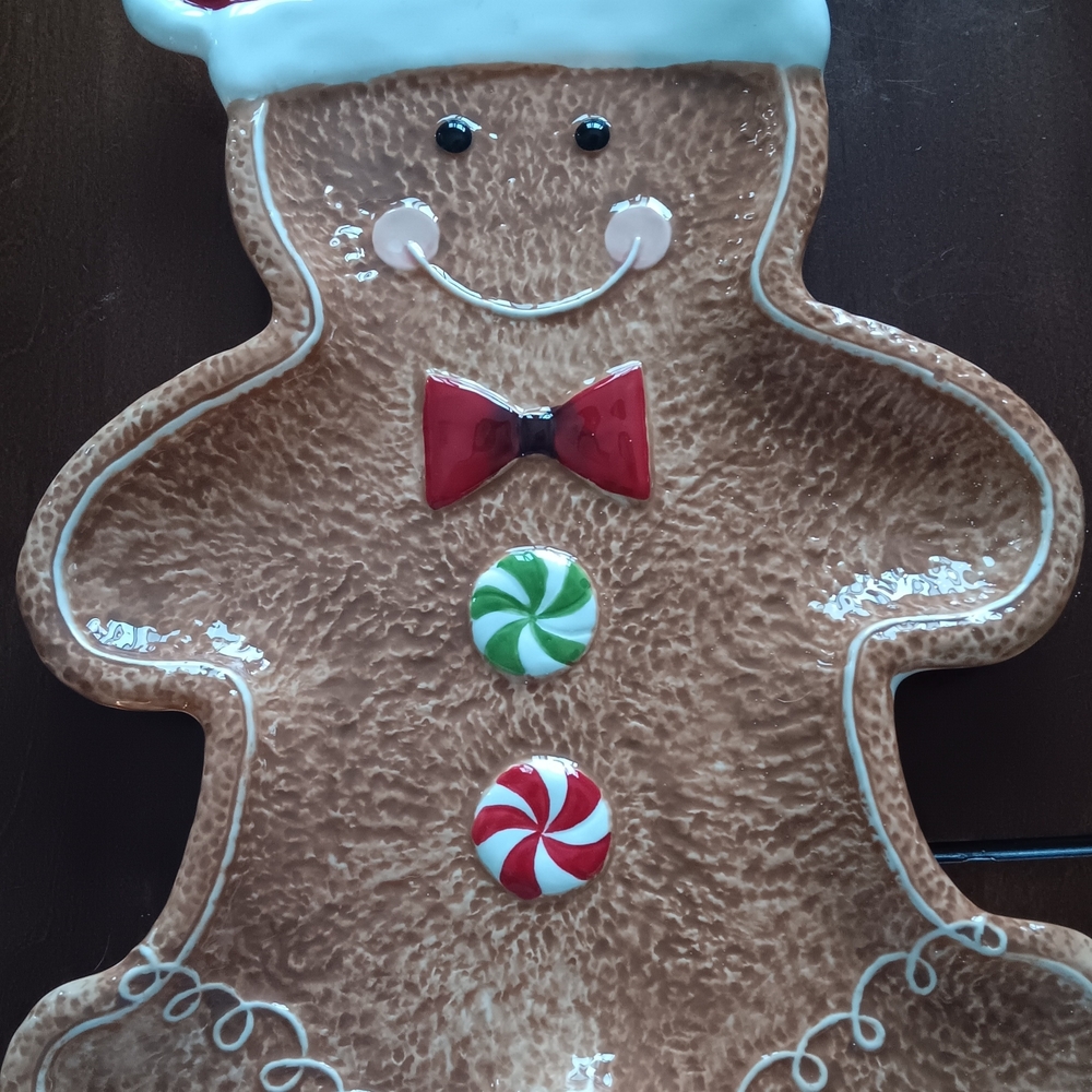 Kohl's Festive Gingerbread Man Plate - Brown, Red, Green